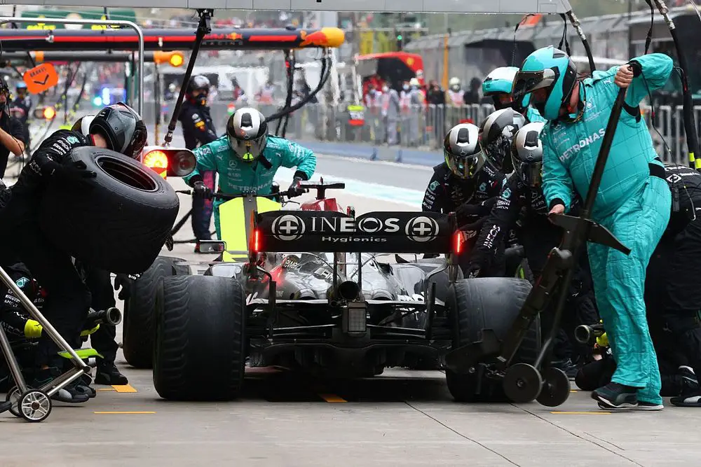 F1 Tires pit stop
