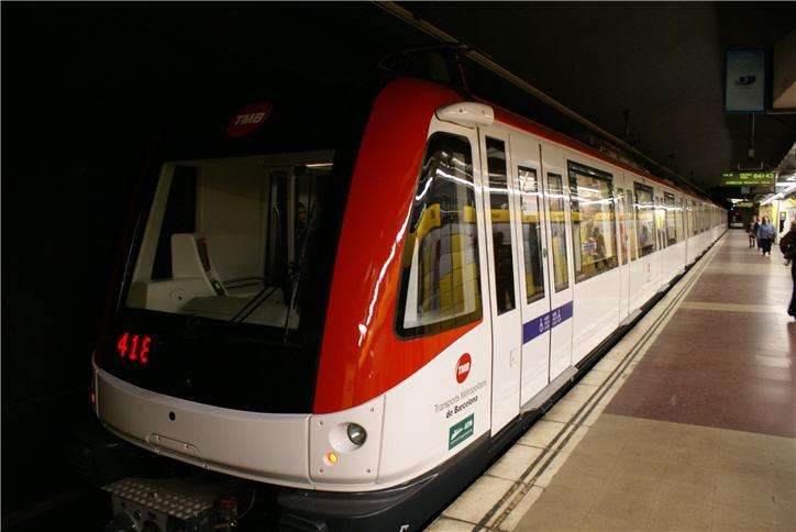Barcelona-Metro-Train