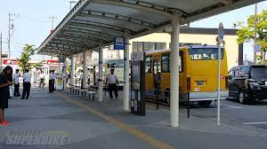 free shuttle bus that runs between Suzuka Circuit Ino Station, Shiroko Station