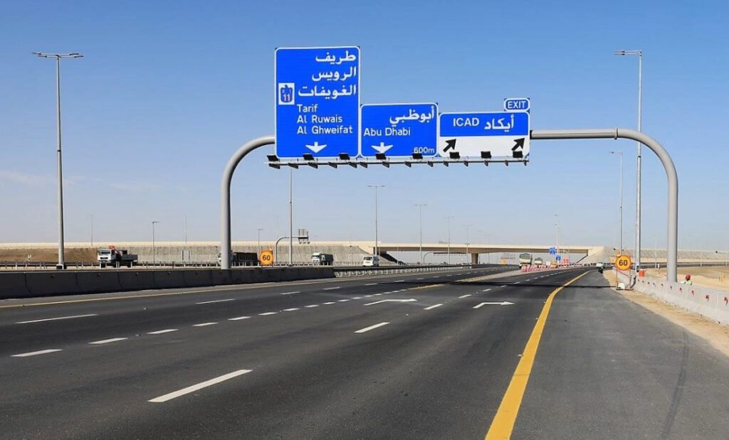 Sheikh Zayed Road (E11) towards Abu Dhabi